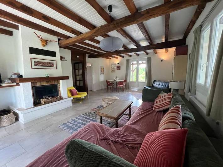 Location de vacances pour 8 personnes, avec vue ainsi que jardin et piscine à Montaigu-de-Quercy - 4