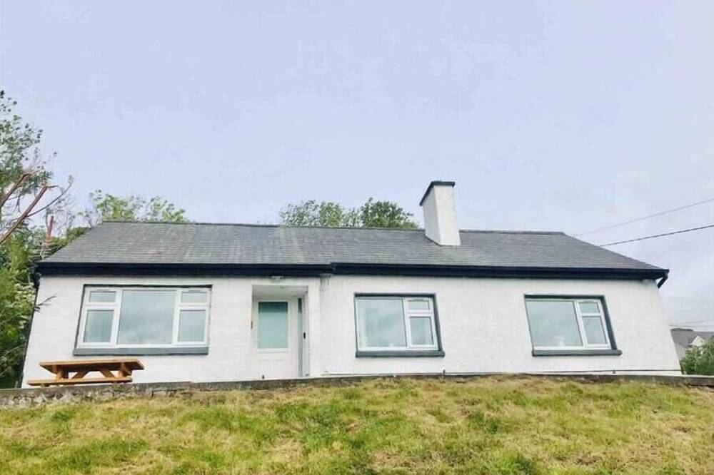 3-bedroom house in Killybegs with Wifi perfect for kids and family in Killybegs ED, Donegal