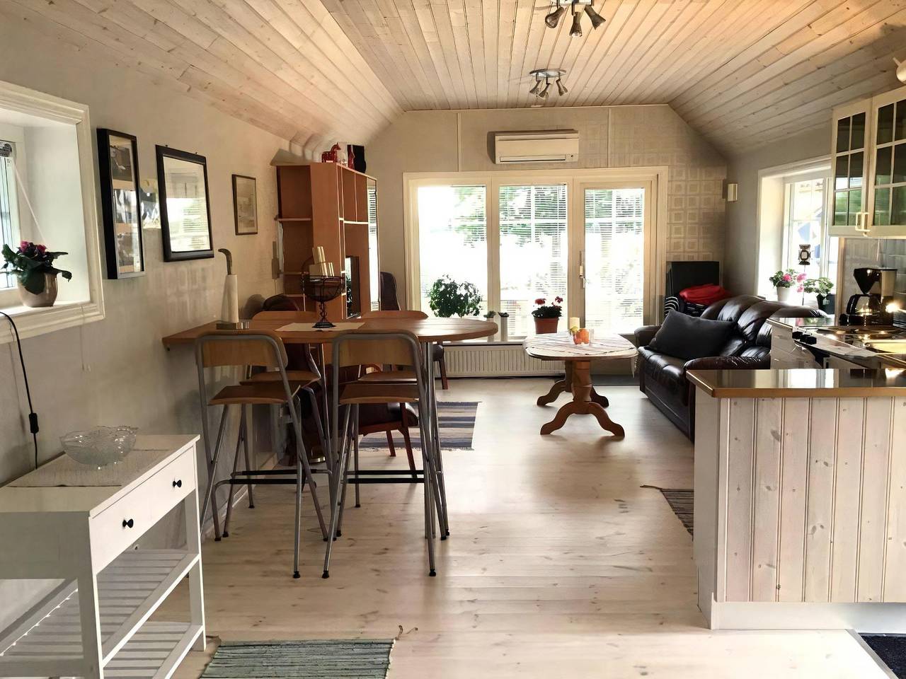 Inviting house with beautiful views in Aspan, Svenska Östersjön