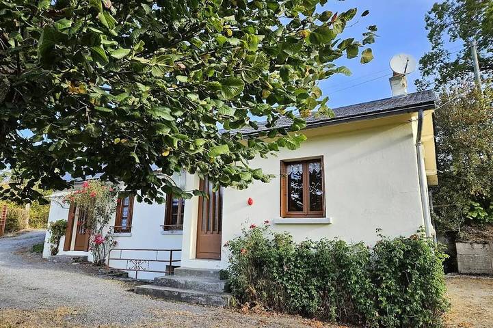 Cottage pour 4 personnes, avec jardin à Eygurande