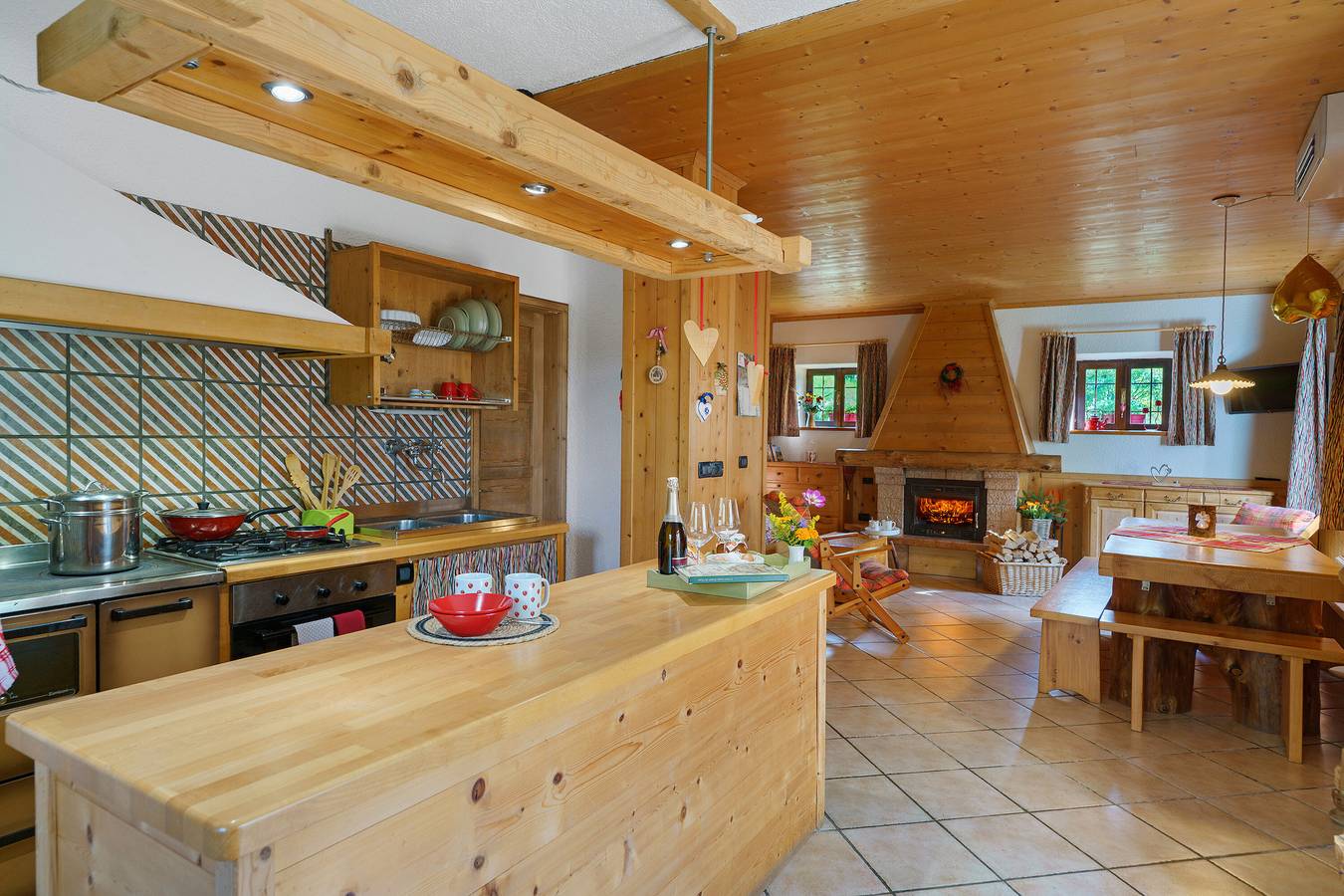 Chalet 'Baita Angomà' mit Bergblick und privatem Garten in Levico Terme, Valsugana