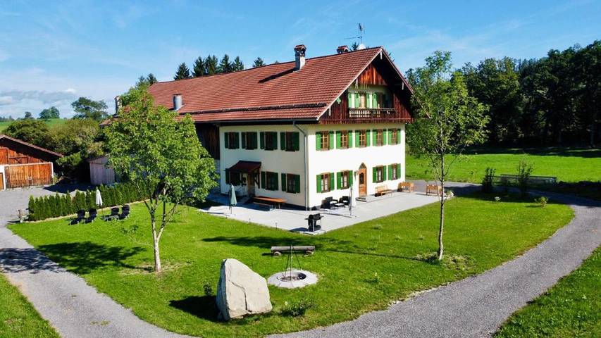 Ferienhaus für 10 Personen, mit Terrasse und Garten sowie Ausblick in Huglfing