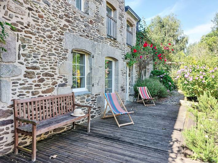 Gîte pour 9 personnes, avec jardin et terrasse à Languenan
