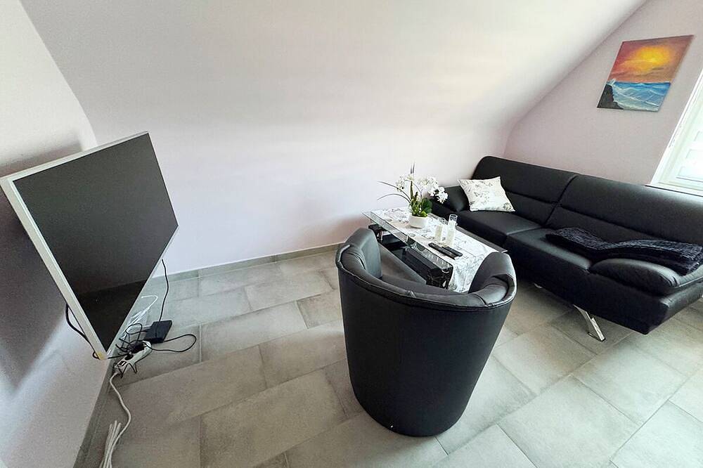Ganze Wohnung, Ferienwohnung (50qm) mit Balkon und Sonnenterrasse in Frickenhausen in Frickenhausen am Main, Fränkisches Weinland