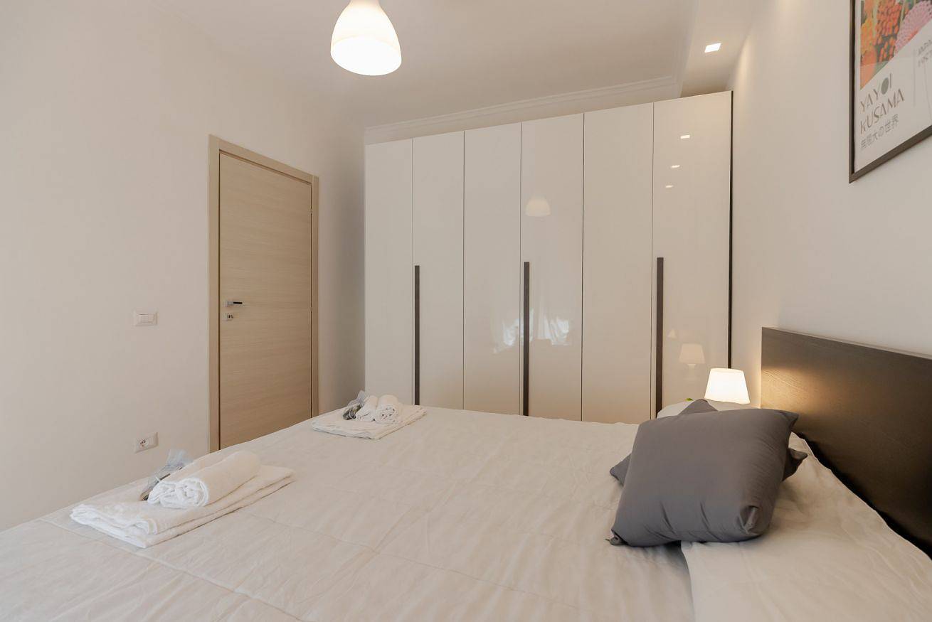 Appartamento intero, Moderno e comodo a 2 min dalla Metro Lucio Sestio in Roma, Provincia di Roma