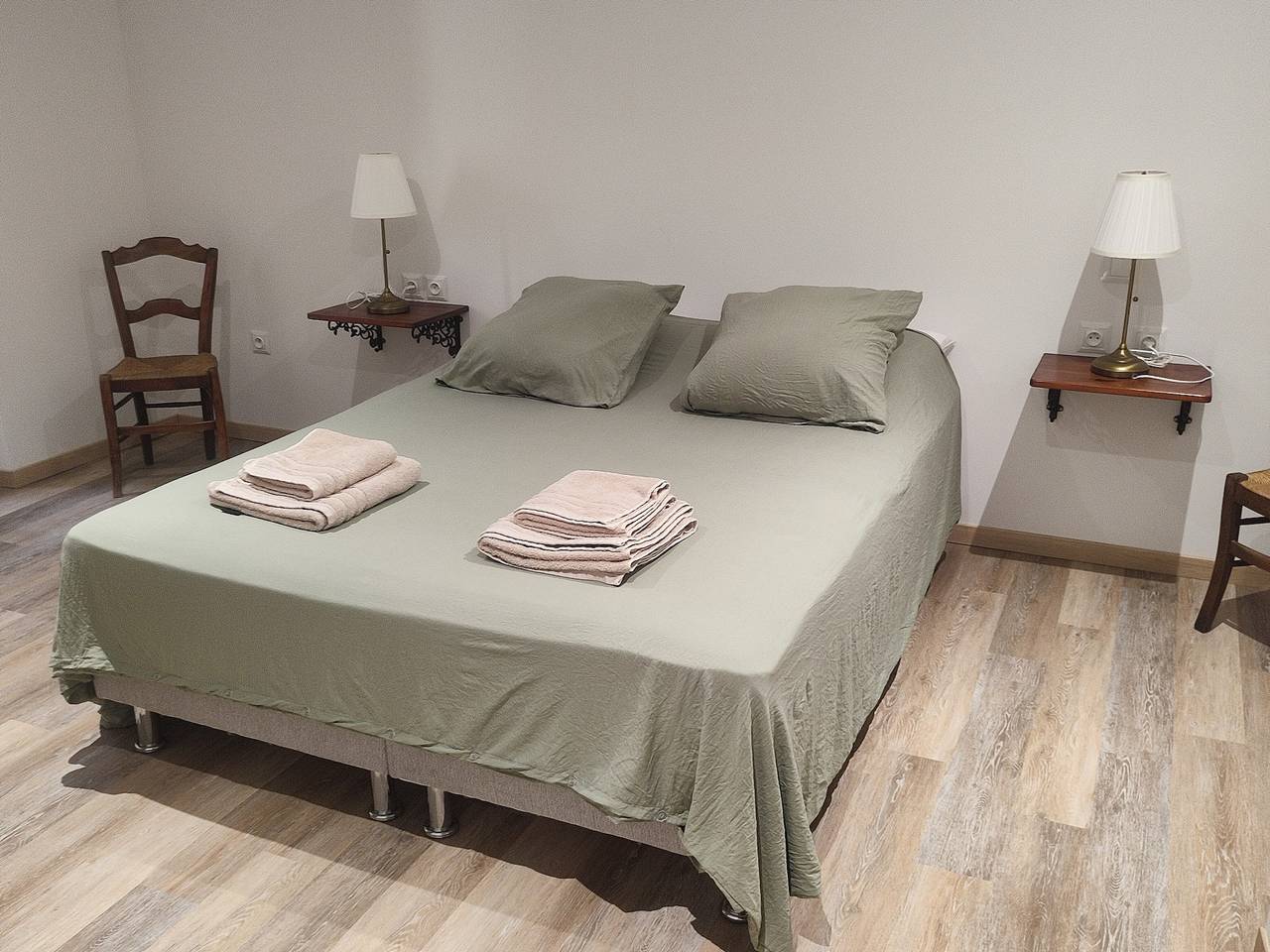 „Chez Mamé“ mit Gemeinschaftspool, Wlan und Klimaanlage in Saint-Victor-la-Coste, Nimes und Umgebung