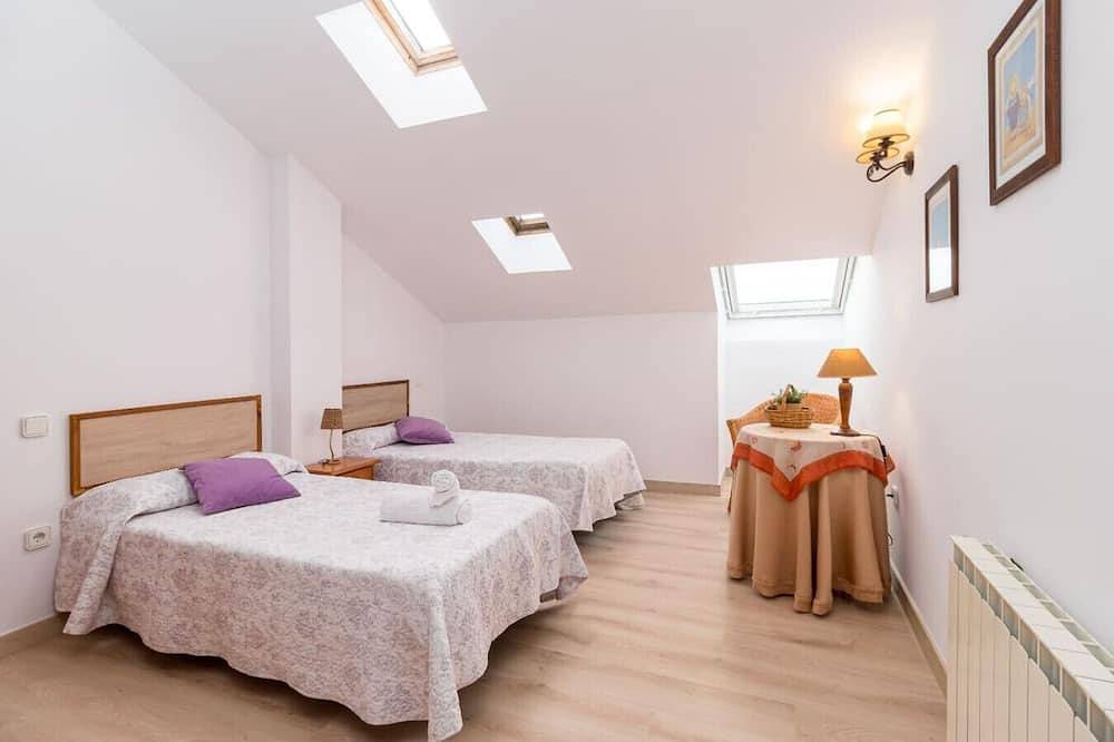 Entire apartment, San Roque Praderas - Parking y Playa Apt in Santillana del Mar, Cantabrian Coast