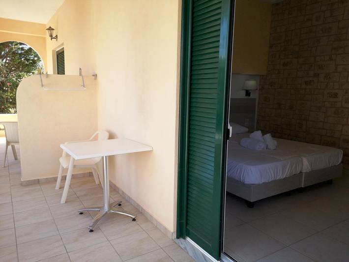 Gîte pour 2 personnes, avec terrasse et jardin dans Kavos - 4