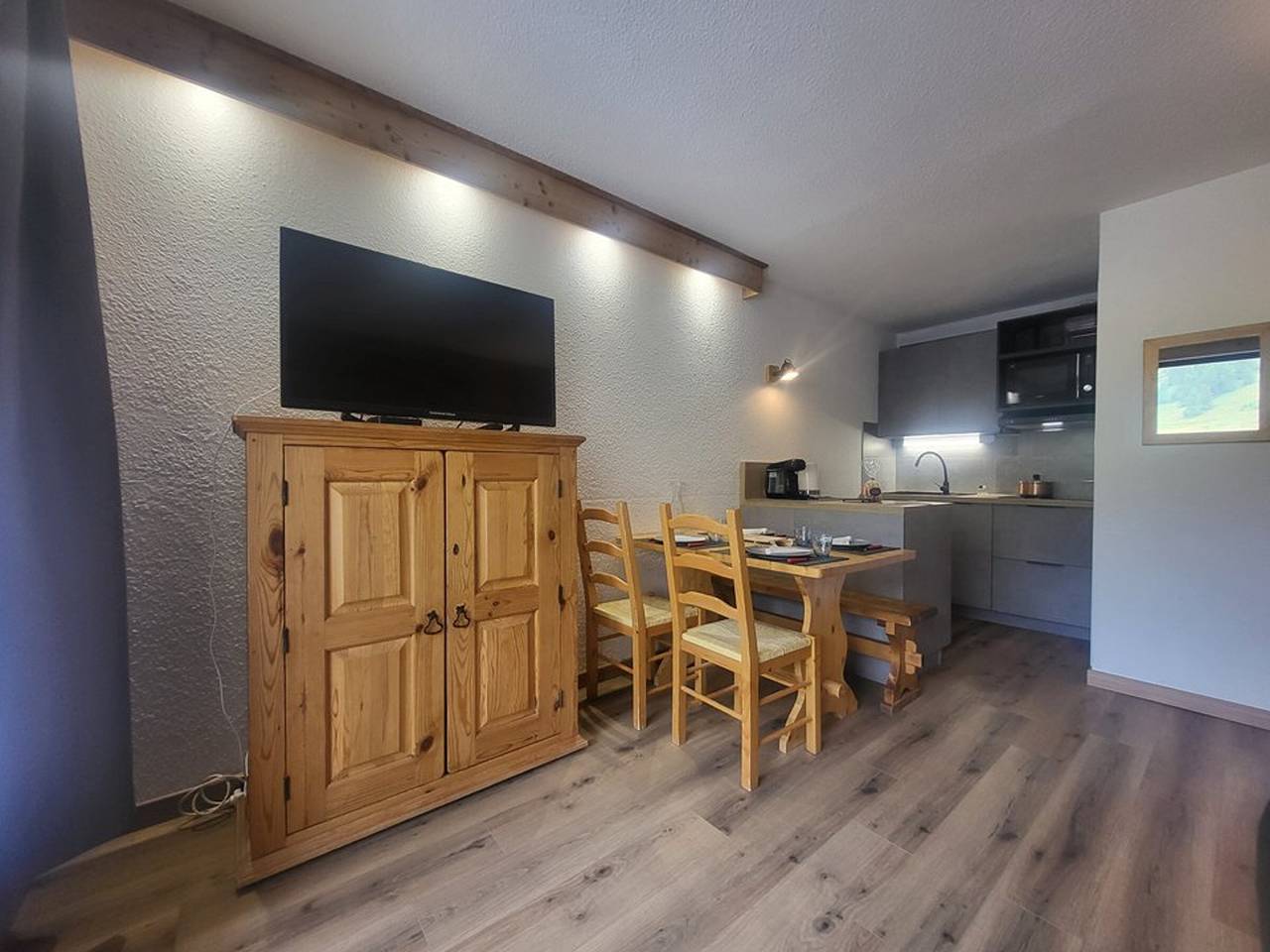 Entire studio, Ski-In/Ski-Out Studio with Mountain Area and Balcony Facing the Slopes in Montgenèvre in Montgenèvre, Briançon region