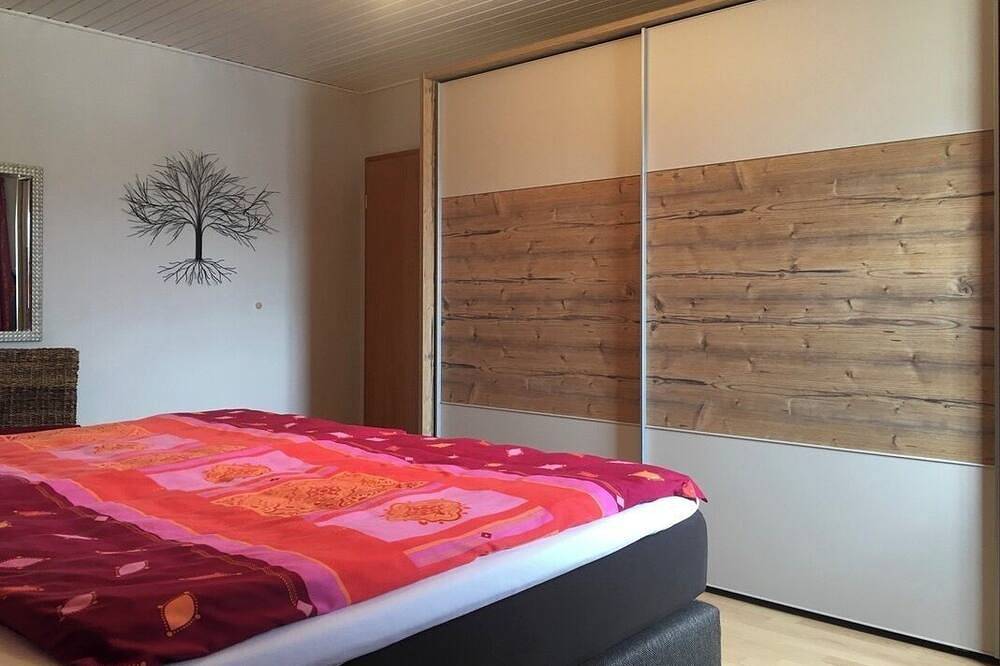 Ganze Wohnung, Liebevoll eingerichtete Fewo mit großem Balkon für gemütliche Stunden in Pleinfeld, Fränkisches Seenland