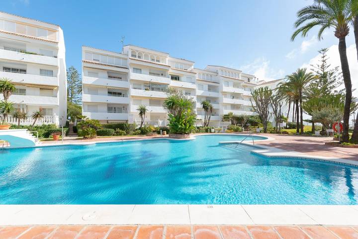 Entire apartment, Holiday Apartment "Las Chapas" with Wi-Fi, Balcony, Terrace & Shared Pool in Marbella East, Marbella