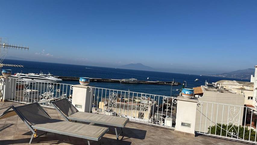 Maison d’hôte pour 4 personnes, avec jardin, adapté aux familles dans Marina Grande - 3