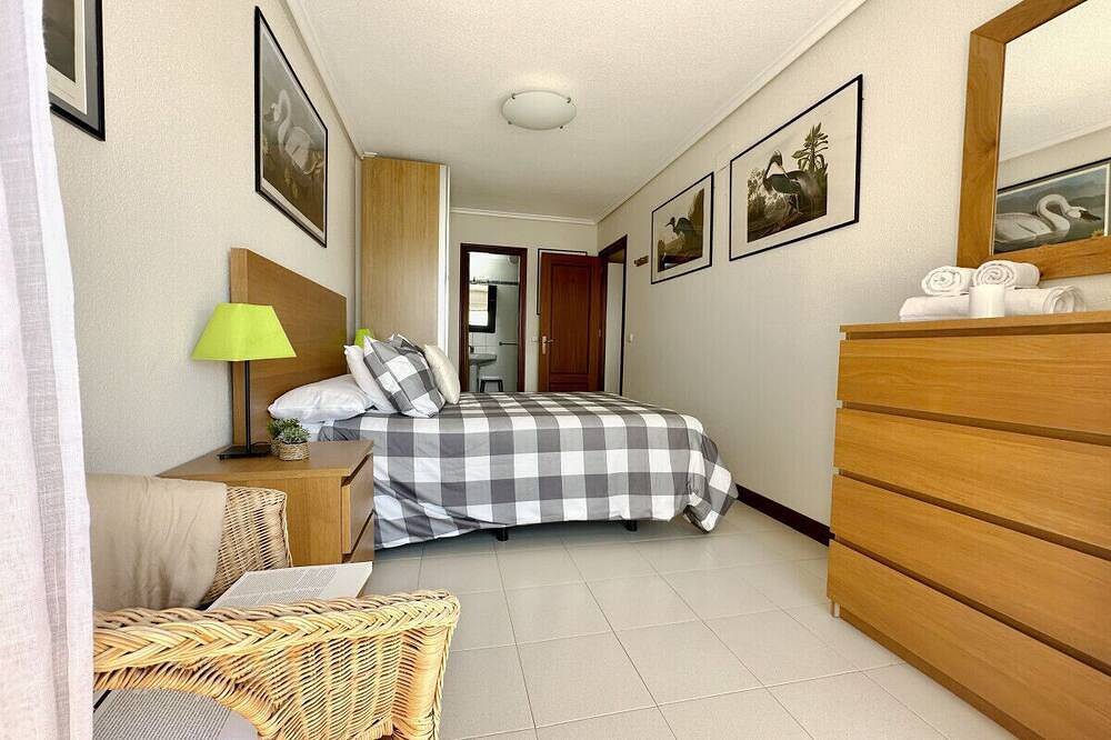 Entire apartment, Apto con piscina y vistas al mar in Santoña, Cantabrian Coast