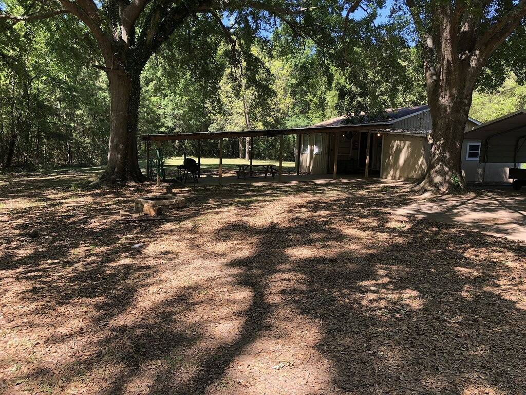 Beautiful Country Home on 11 Acres Near Toledo Bend Lake. in Toledo Bend Reservoir