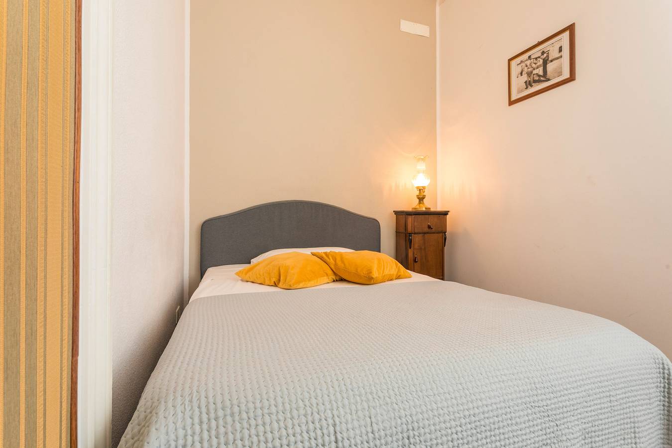 Room 'Ds - Singola' with Shared Terrace, Wi-Fi and Air Conditioning in Catania, Catania provins