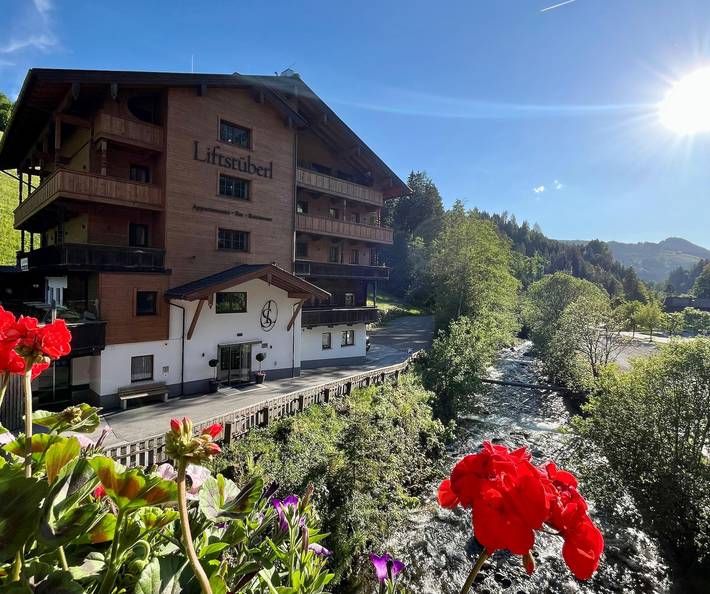 Ferienwohnung für 4 Personen, mit Balkon und Terrasse sowie Ausblick in Reith im Alpbachtal