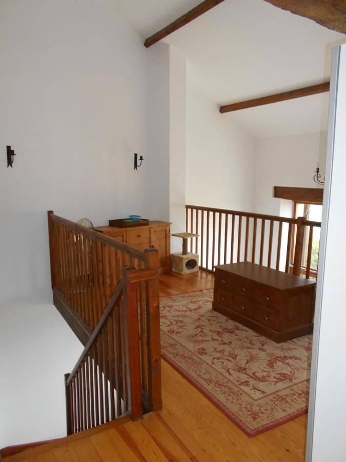 Location de vacances pour 8 personnes, avec jardin ainsi que vue et piscine, adapté aux familles à Nanteuil-Auriac-de-Bourzac - 3