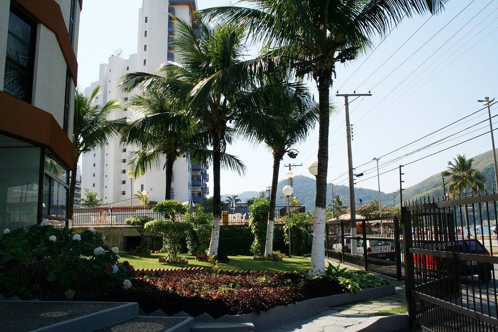 Ganze Wohnung, Wohnung mit Blick auf das Meer, Martin de Sá Strand, Fuß in den Sand in Caraguatatuba, Região Metropolitana do Vale do Paraíba e Litoral Norte