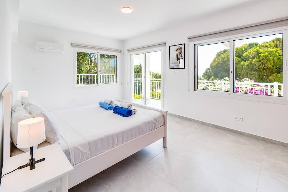 Villa Bettina by Ezoria Villas in Peyia, Chipre Sur