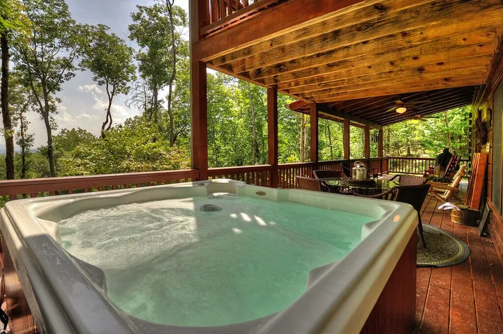 Log cabin for 8 people, with yard and hot tub - 1