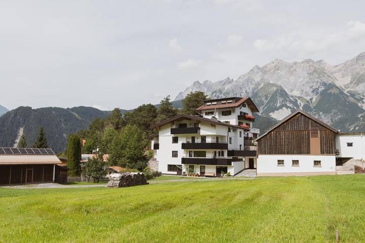 Ferienwohnung für 5 Personen, mit Balkon und Ausblick in Tobadill