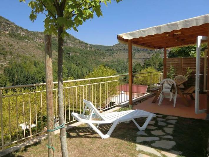 Camping pour 5 personnes, avec piscine et terrasse, animaux acceptés