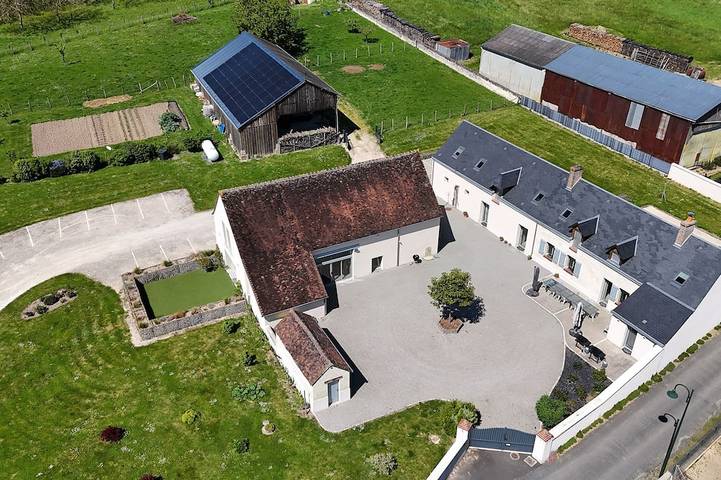 Gîte pour 20 personnes, avec jardin dans Sougé (Loire-Tal)