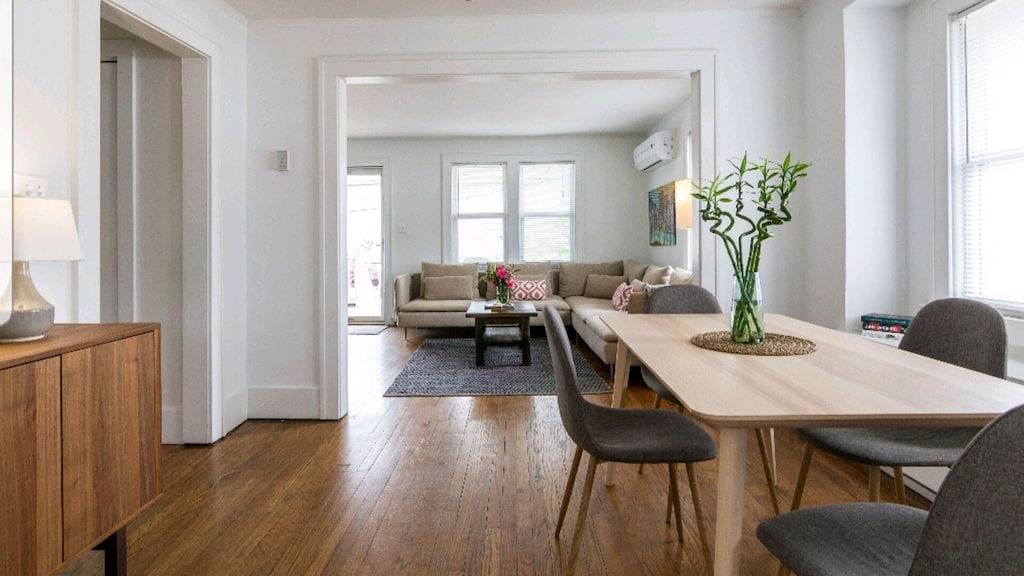 Modernes Mid-Century-Haus in der Innenstadt von Royal Oak! in Oakland County