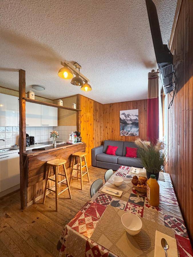 Gîte pour 6 personnes, avec vue dans La Quillane