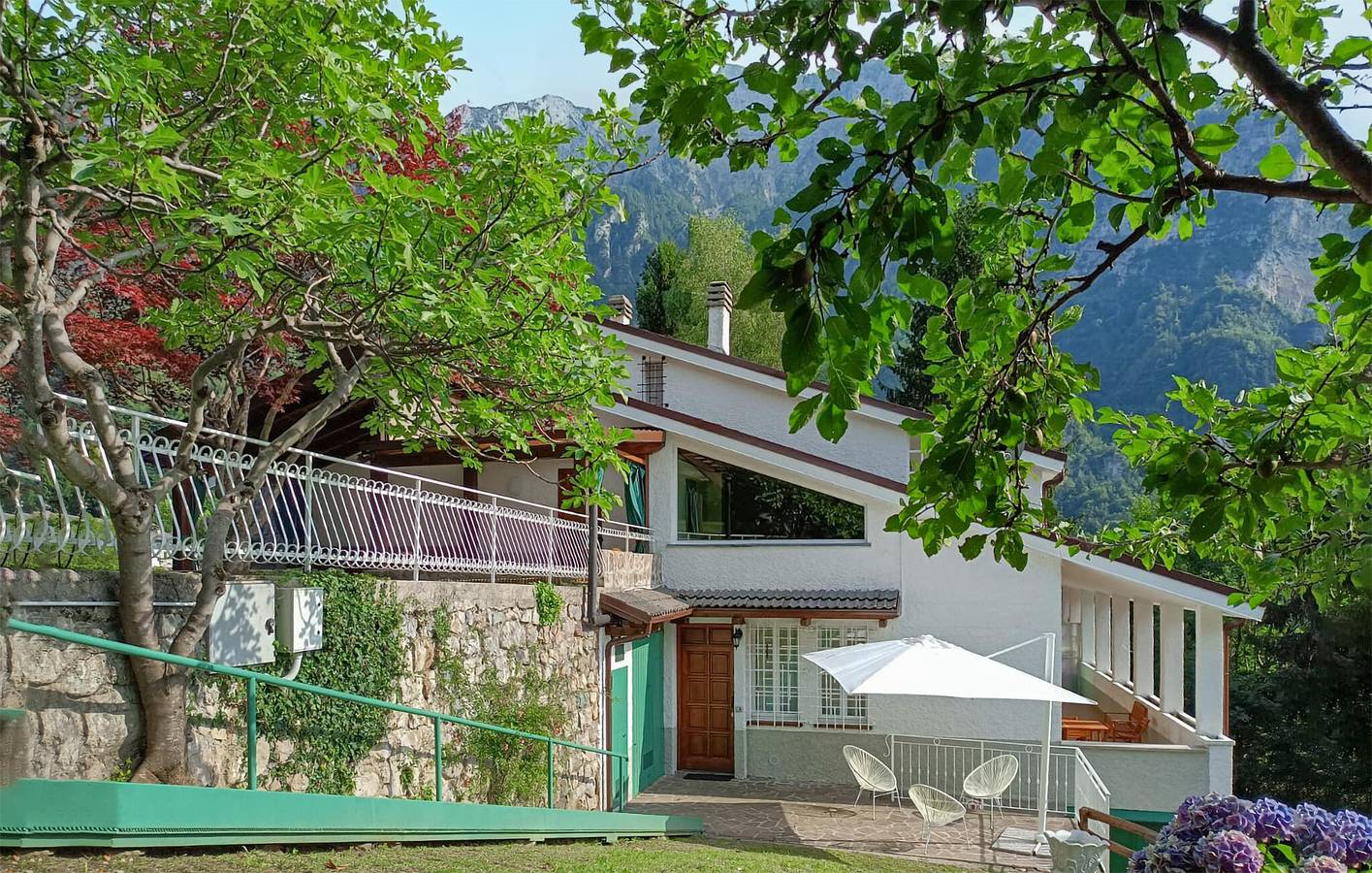 Ganze Ferienwohnung, Gemütliche Wohnung mit Parkplatz und Garten, 2 km von Roncobello in Roncobello, Bergamo Provinz
