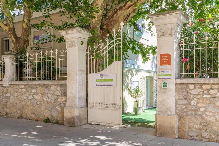 Location de vacances pour 2 personnes, avec terrasse dans Office De Tourisme D Avignon - 2