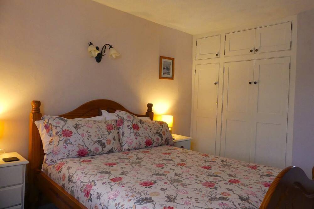 Character Cottage in the Heart of Topsham, Near Exeter in Devon in Topsham, Devon