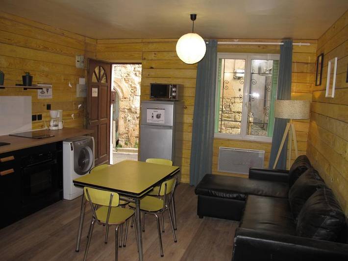 Gîte pour 6 personnes, avec terrasse à Tourbes
