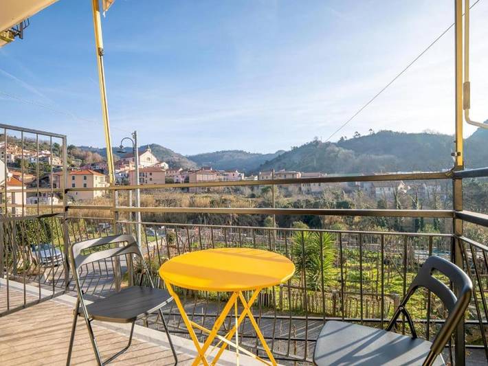 Appartamento per 4 persone, con Balcone e Terrazza nonché Panorama a Orco Feglino