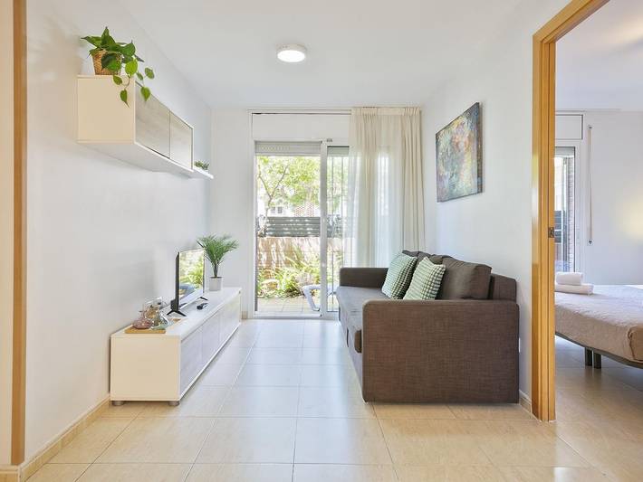 Ferienwohnung für 5 Personen, mit Balkon/Terrasse und Garten sowie Pool in Castelldefels - 2