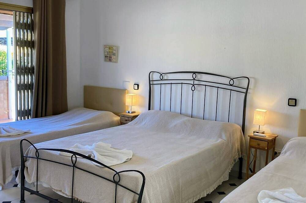 Villa Chalet Benidorm -  Private pool, Aircon, Walk to city centre and beaches in Benidorm, Costa Blanca