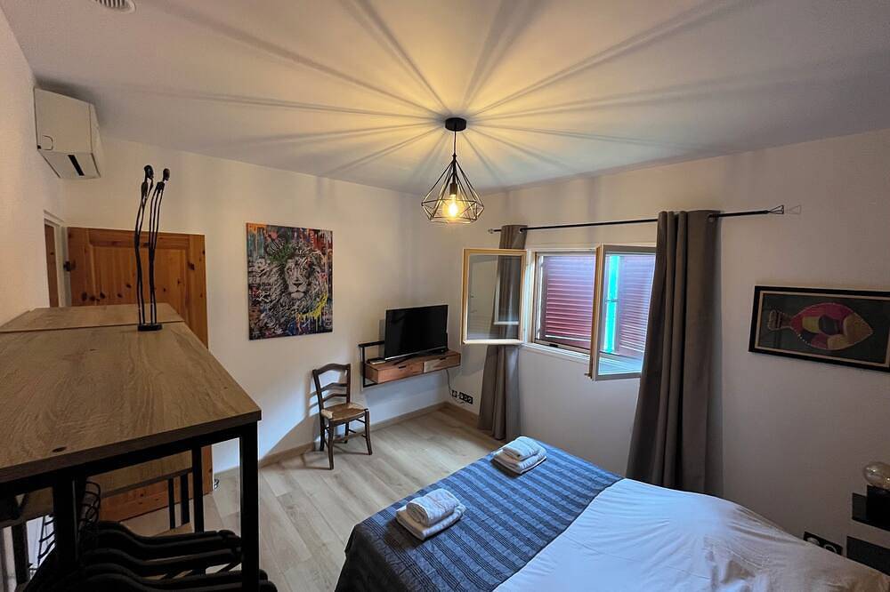 Prachtige houten huis met zwembad en jacuzzi in Tourrettes-sur-Loup, Cannes regio