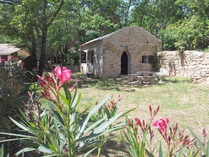 Chambre d’hôte pour 2 personnes, avec jardin ainsi que piscine et vue