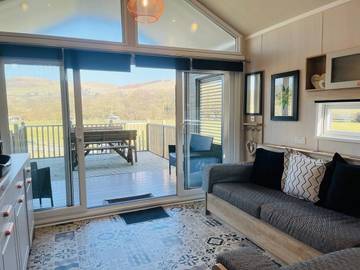 Lodge for 6 People in Mid-Wales, Powys, Photo 2