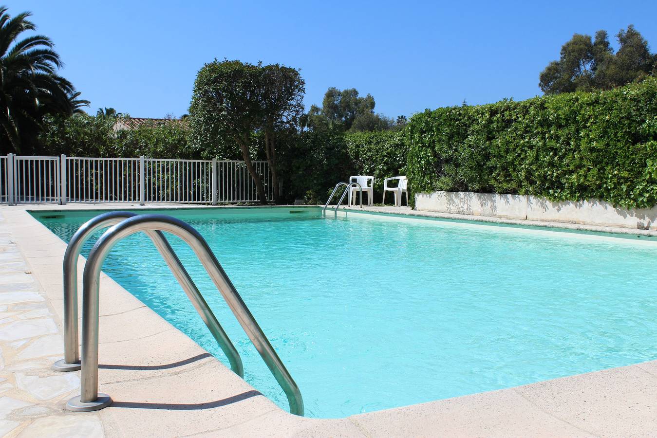 Suquette - Charmante maison provençale à Antibes avec belle terrasse sur jardin et un accès piscine in Antibes, Region De Cannes