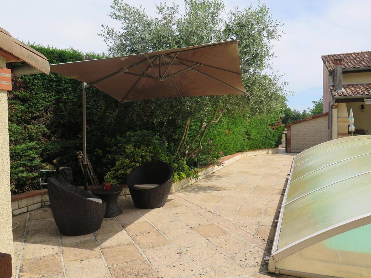 Appartement de vacances entier, Double Room with Private Bathroom in Coufouleux, Région d'Albi