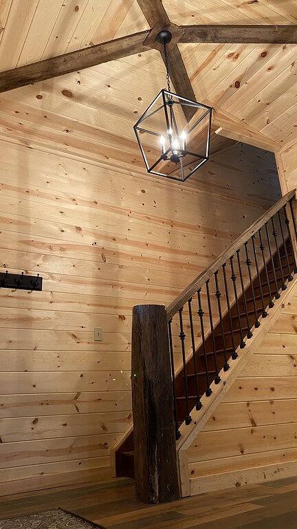 Spacious Cabin in Hocking Hills close to Caves.Hottub,Grill & 66 Acres of Hiking in Hocking Hills