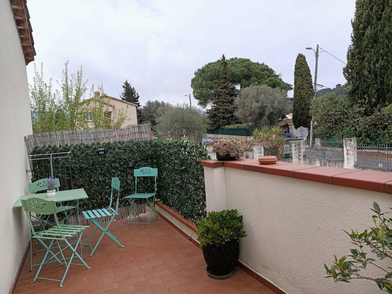 Appartement entier, Appartement « 2 P Terrasse » avec terrasse privée, Wi-Fi et climatisation in Saint-Paul-de-Vence, Côte méditerranéenne (France)