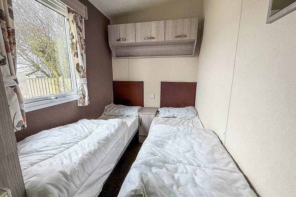 Superb 8 berth caravan for hire at a great holiday park in Norfolk in California (Great Yarmouth), Great Yarmouth