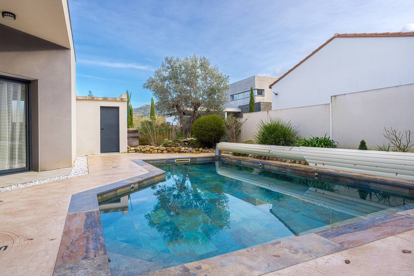 Chambre d'hôtes « Suite Bougainvillier - Fleur de Lys » avec vue montagne, Wi-Fi et climatisation in Laroque-des-Albères, Région de Céret