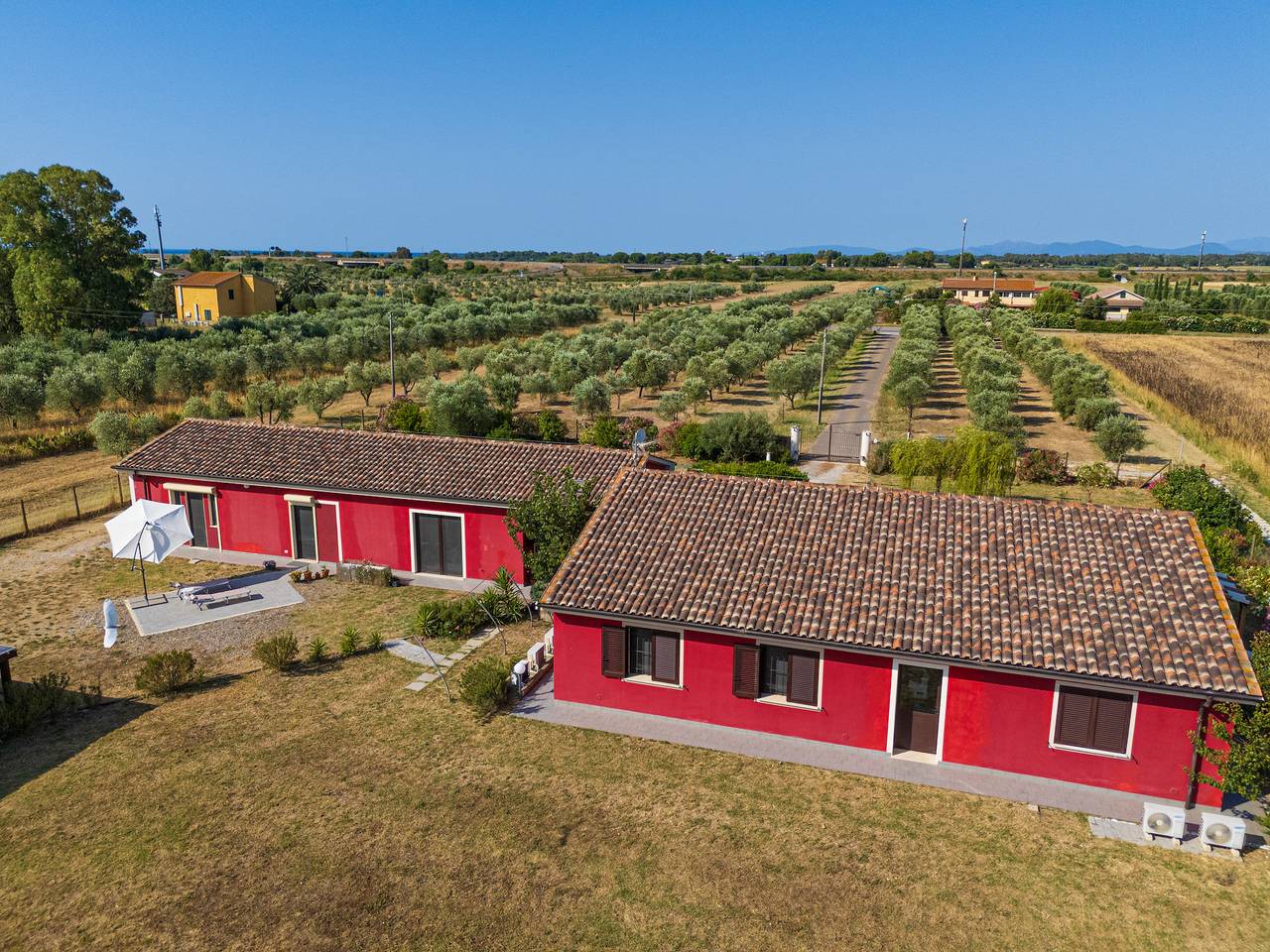 Appartement entier, Appartement "La Casa Rossa" avec terrasse partagée, Wi-Fi et climatisation in Riotorto, Côte des Étrusques