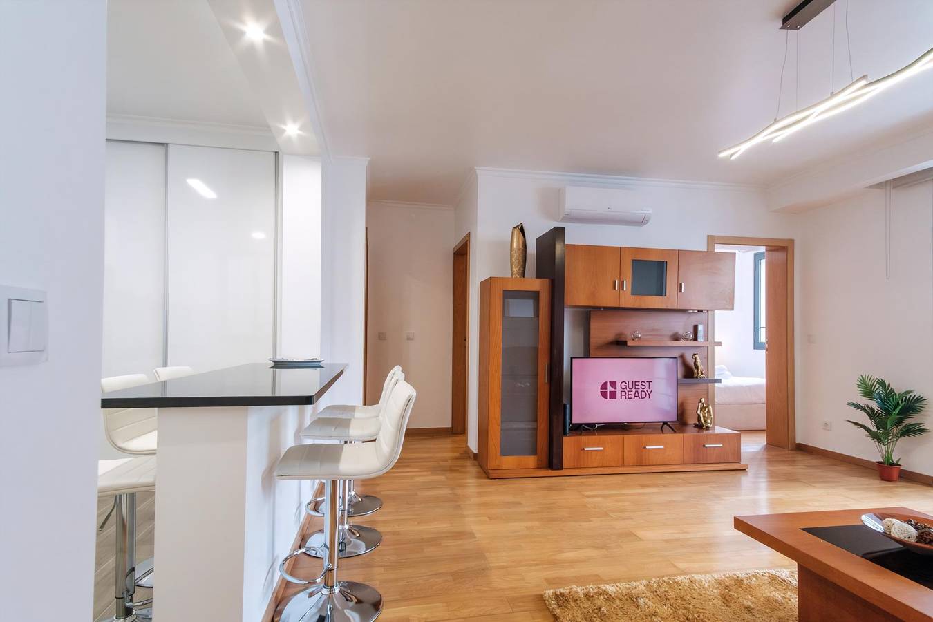 Entire apartment, Guestready - Serene Funchal Getaway in São Martinho, Madeira