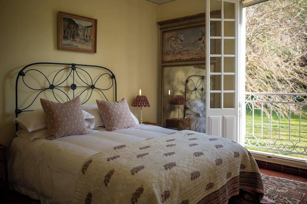Stunning 7 bedroom Villa with pool in Provence, in the South of France.  in Barbentane, Region de Arles
