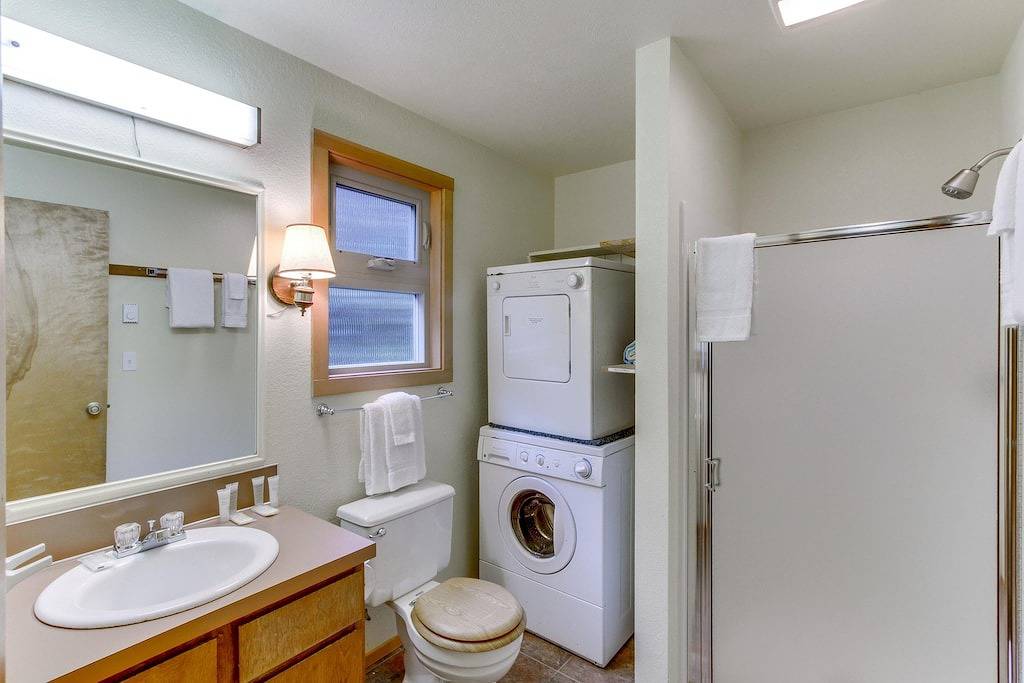 Hundefreundliches Zuhause in der Innenstadt, nur wenige Minuten vom Strand entfernt in Manzanita, Tillamook County