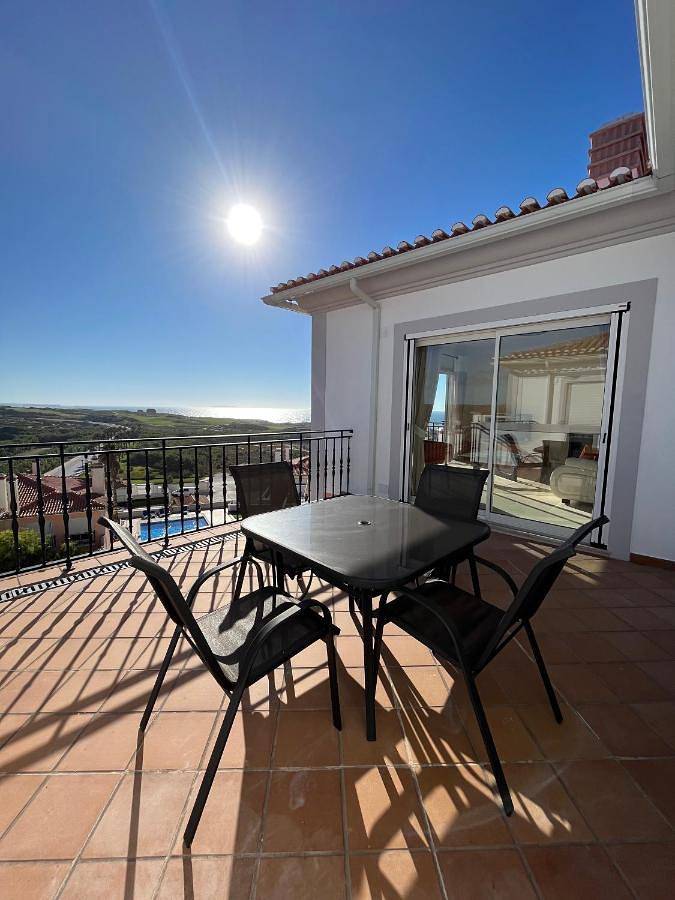 Apartamento inteiro, Two-Bedroom Apartment in Amoreira, Leiria distrito